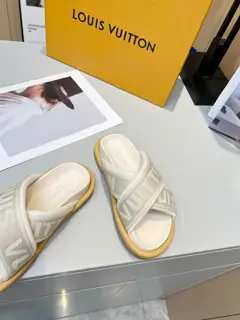 Louis Vuitton’s latest fashion casual slippers~