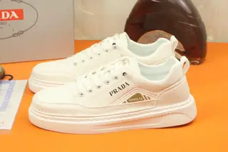Prada men’s casual fashion shoes Four seasons hit Simple and elegant style Exclusive for