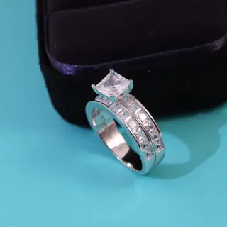 Tiffany’s exquisite craftsmanship creates a classic masterpiece