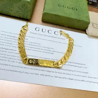 The latest classic Gucci bracelet. Exquisite. Both the style and the texture are absolutely