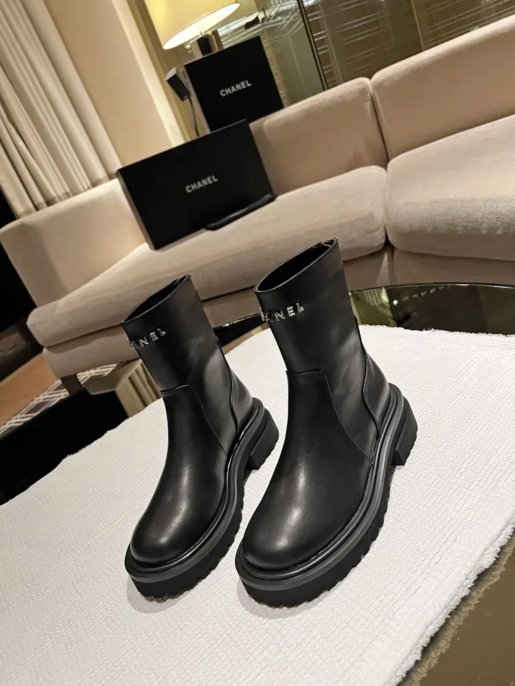 CHANEL Autumn and Winter New 24 B Letter Knight Boots This knight boot is really a