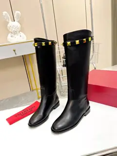 Valentino. Valentino autumn and winter fashion women’s boots: comfortable and versatile