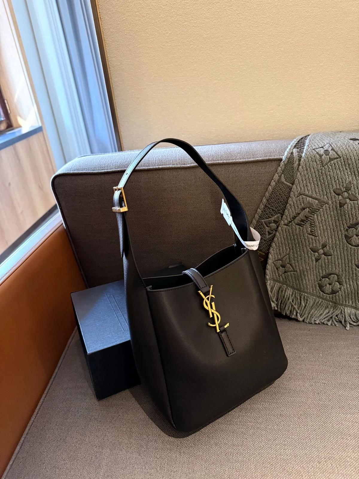 Yves Saint Laurent Hobo
