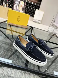 Tods men’s casual loafers