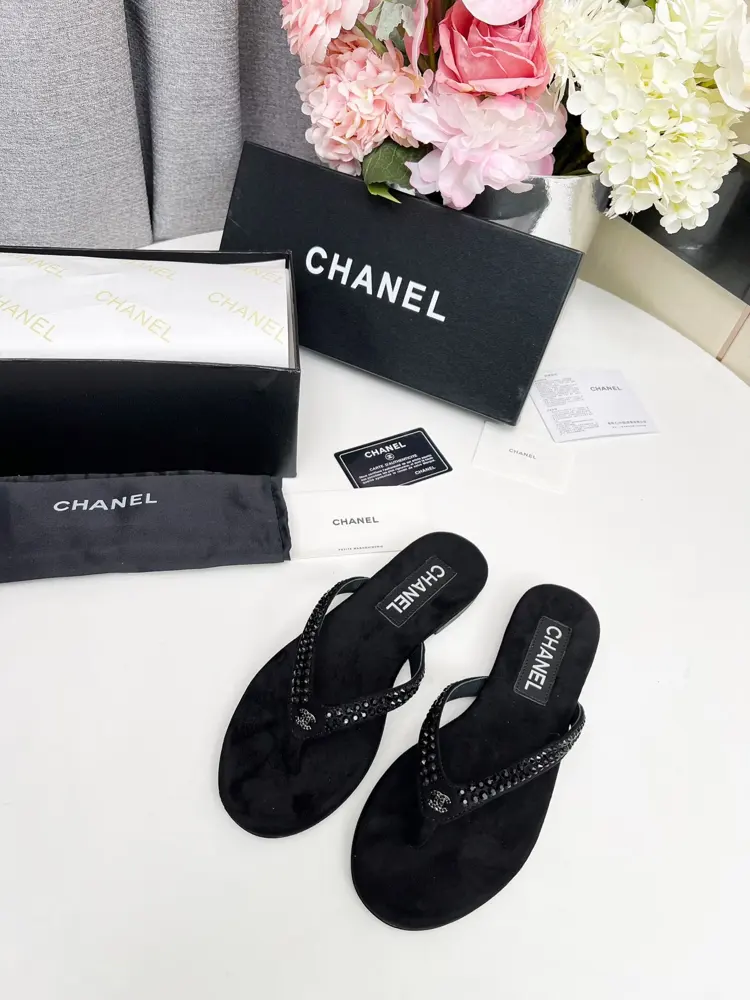 Chanel leather flip-flops I am really moved by this shoe when it is first released I like