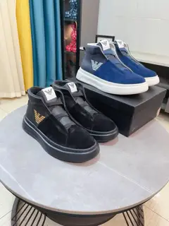Armani promotes classic high-top casual men’s shoes