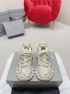Balenciaga track series 3.0 three-generation sports dad shoes are super fashionable ~ the