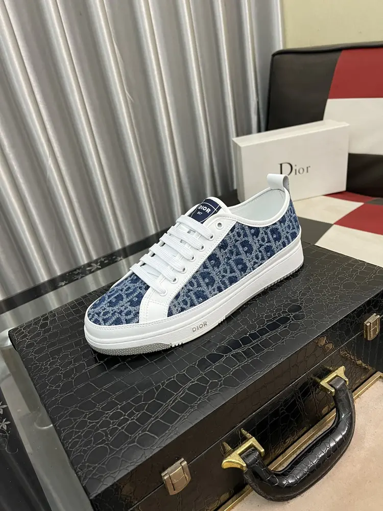 Dior casual sports shoes Fashionable and versatile