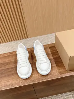 Alexander McQueen Blue Opal Diamond Classic All-match White Shoes