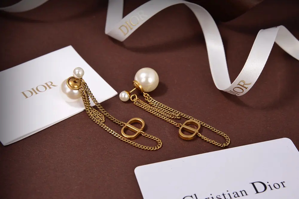 New product Original goods 2020 new DIOR CD pearl earrings Same brass material as in the