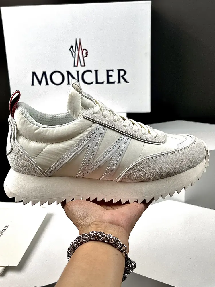 Moncler outdoor lace-up sneakers are comfortable and non-slip