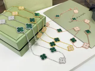 Van Cleef & Arpels Black Agate/Red Agate/White Mother-of-Pearl/Malachite Diamond Ten-Flower