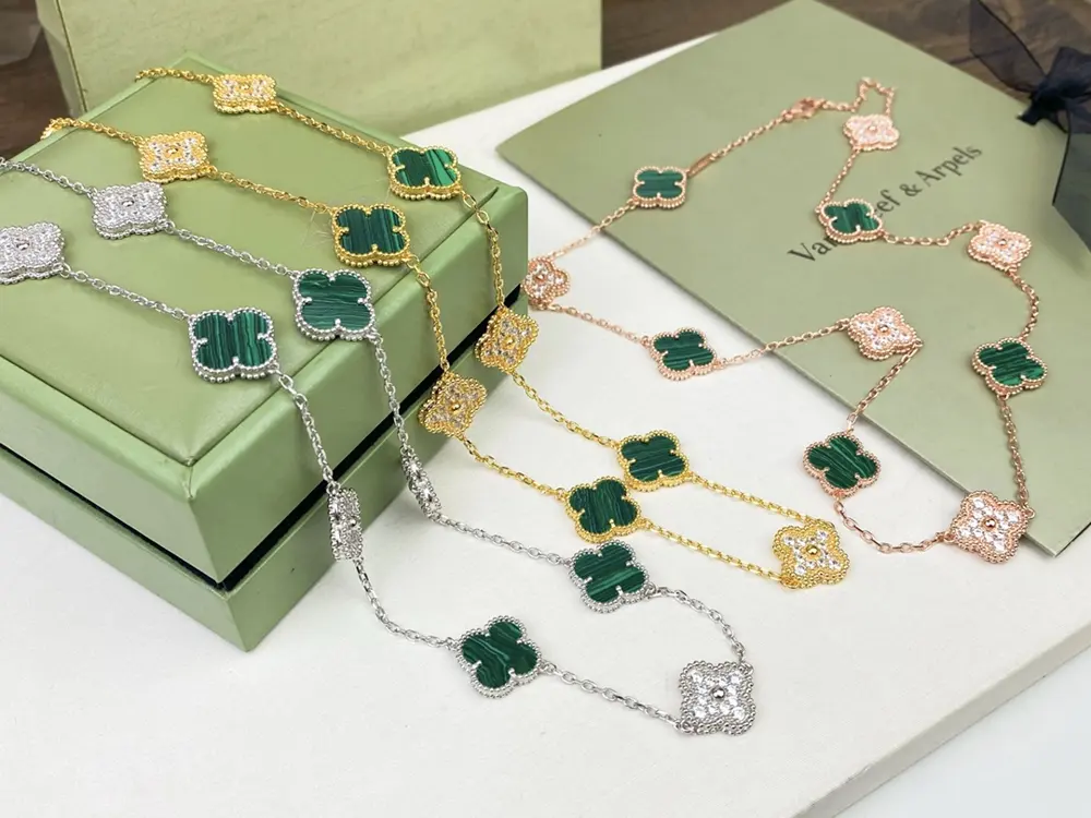 Van Cleef & Arpels Black Agate/Red Agate/White Mother-of-Pearl/Malachite Diamond Ten-Flower