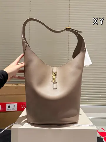 Yves Saint Laurent Shoulder Bag
