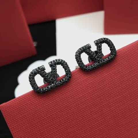 Valentino V-shaped diamond black diamond earrings