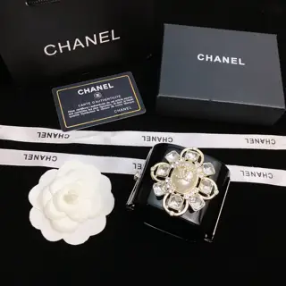 Chanel transparent resin bracelet shipped Chanel hot-selling transparent resin wide bracelet