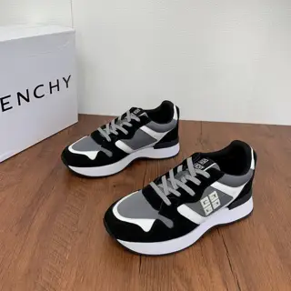 Givenchy men’s patchwork sneakers are shipped. Calfskin and suede leather are paired with