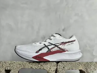 ASICS MAGIC SPEED 3 stable running shoes have a double-layer jacquard mesh design on the