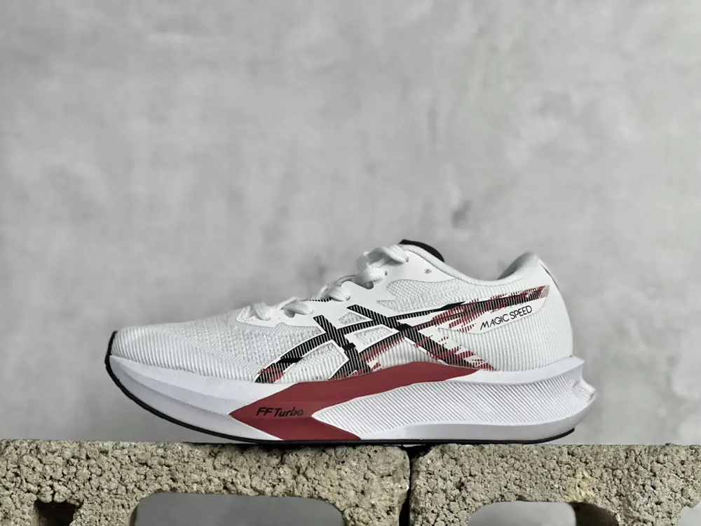 ASICS MAGIC SPEED 3 stable running shoes have a double-layer jacquard mesh design on the