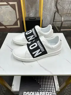 DSQUARED2 casual sports shoes are on sale at the same time in Z cabinet
