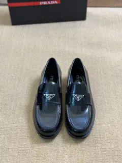 Prada casual leather shoes slip-on shoes loafers exquisite hand-stitched workmanship
