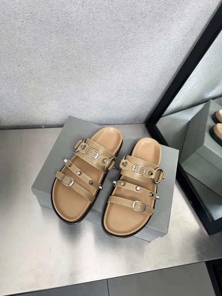 Balenciaga 25ss Balenciaga latest series personalized rivet thick-soled platform slippers