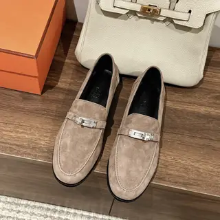 Hermes Kelly buckle loafers. I bought the product again at the beginning of the year. It
