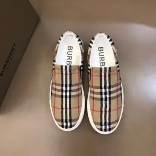 BURBERRY classic low-top sneakers