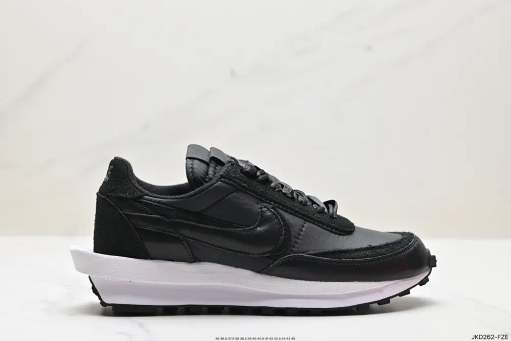 Japanese deconstruction aesthetics SACAI joint × NIKE LDV Waffle overlapping design Sneakers CN8898-002