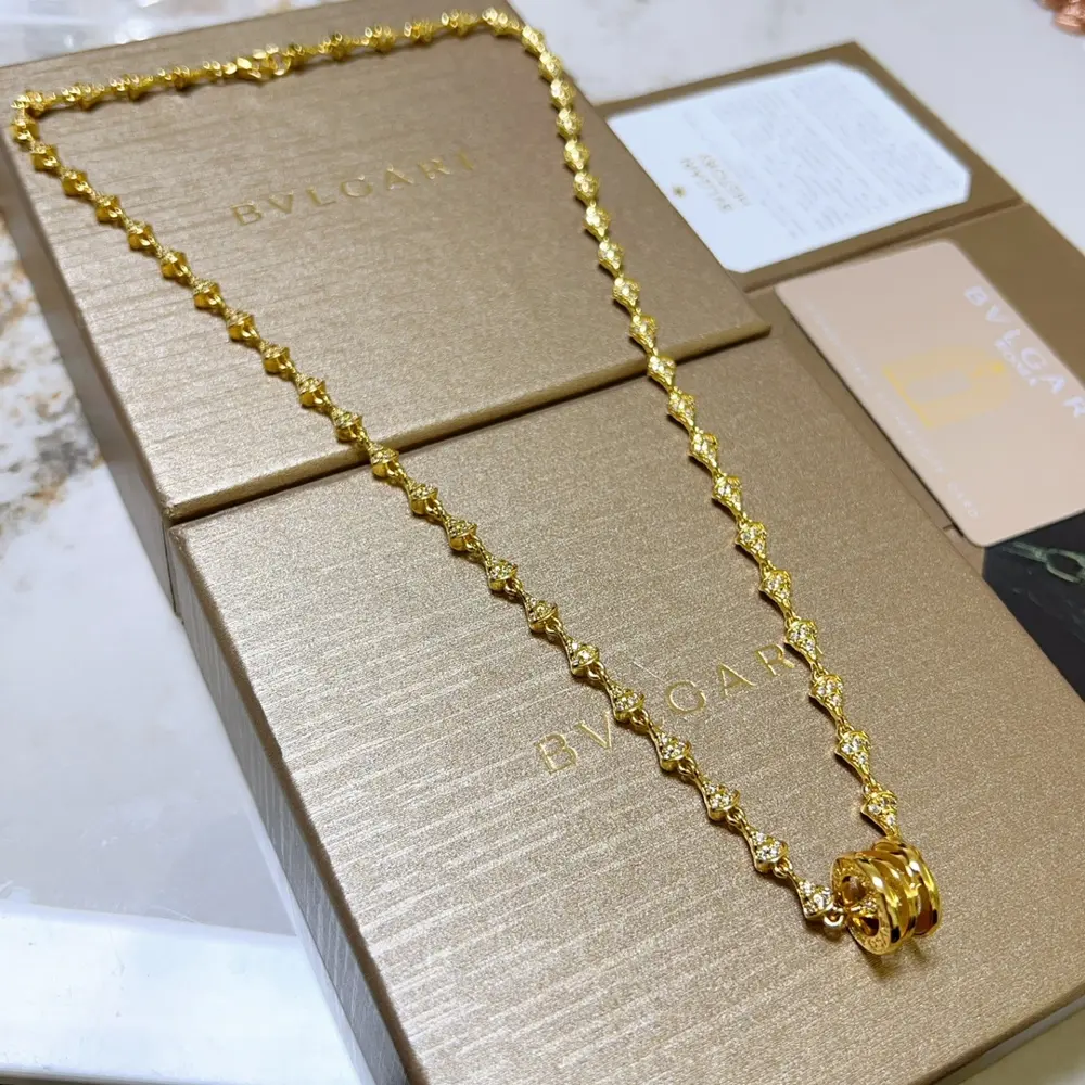 Bvlgari DIVAS’ DREAM series is in perfect condition and has invincible details. The unique