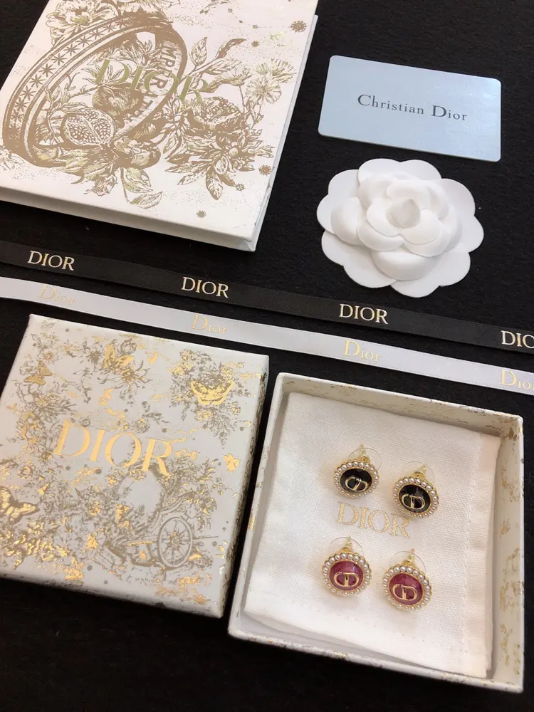 Dior’s latest series. Big pearl earrings. The brand’s logo elements are combined with