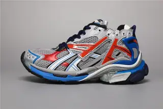 Balenciaga Runner shows the designer Demna’s sports shoe style through details such as