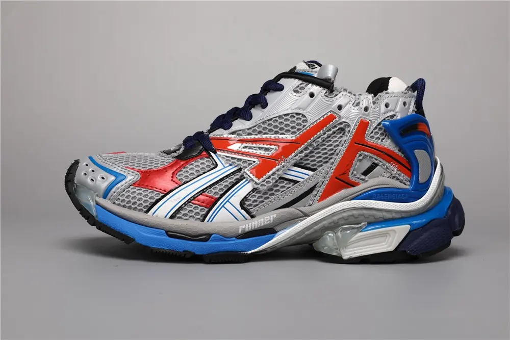 Balenciaga Runner shows the designer Demna’s sports shoe style through details such as