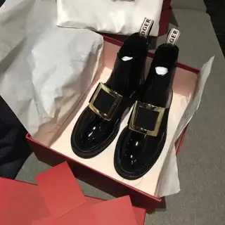 Roger Vivier autumn and winter new classic new color copper buckle and diamond buckle short