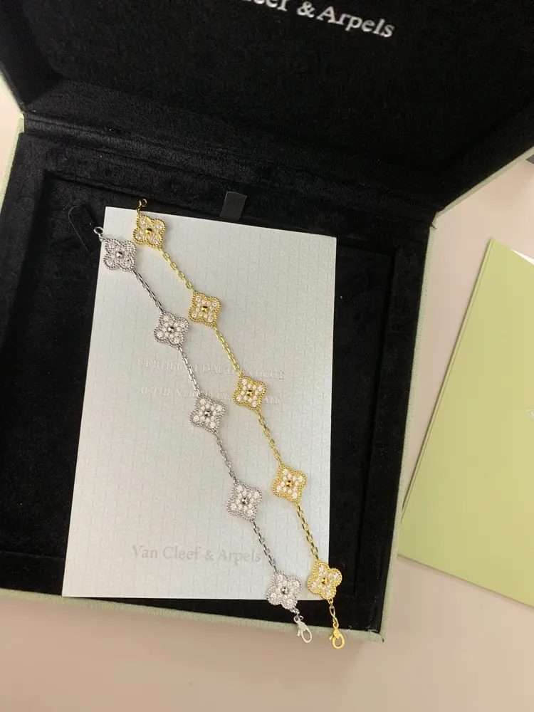 Van Cleef & Arpels five-flower full diamond bracelet