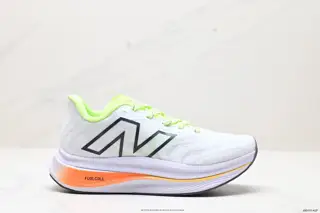 New Balance uses ultra-light and breathable 3D knitted mesh material to construct the upper MRCXCK3