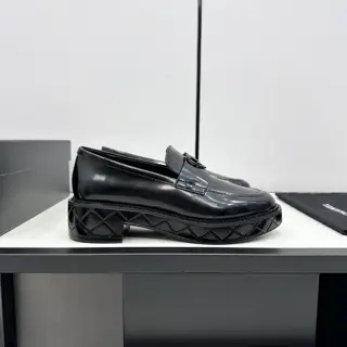 Chanel loafers original molded hardware buckle Top version made at the purchasing level