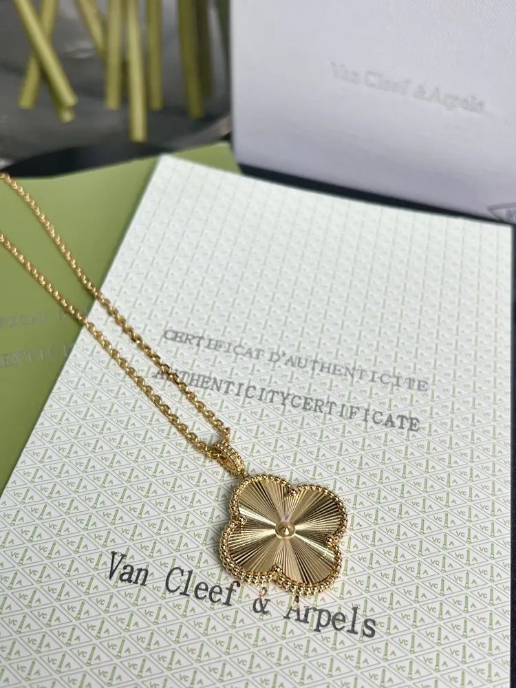 Van Cleef & Arpels Classic Large Four-Leaf Lucky Pattern Long Necklace