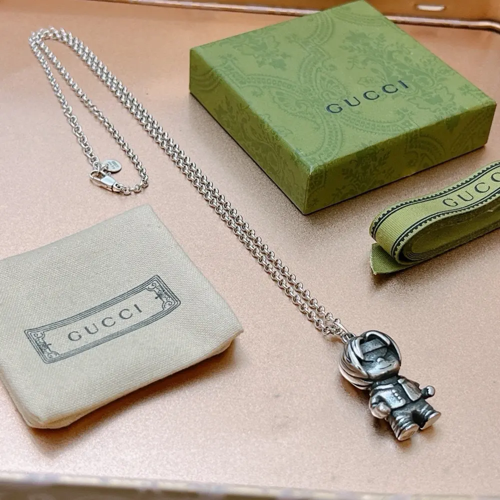 The latest Gucci necklace with a higher-grade chain
