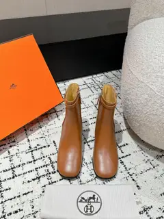 Hermès autumn and winter new kelly buckle short boots