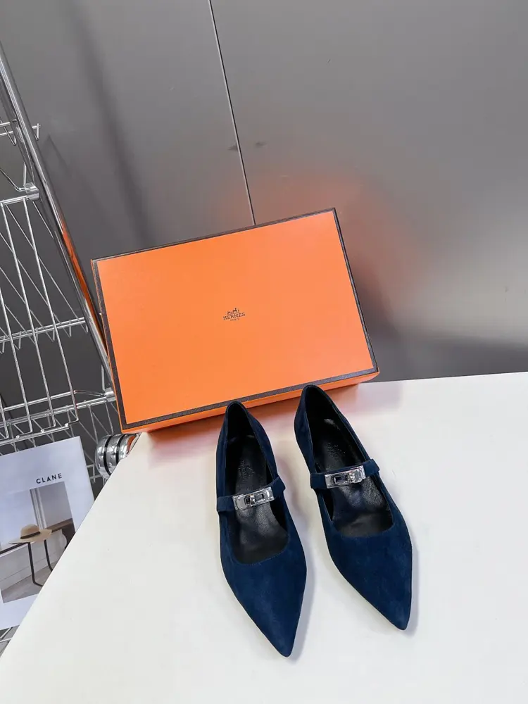 Hermès latest spring and summer Kelly buckle pointed cat heel fashion shoes. Hard to find
