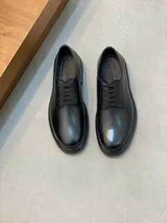 Salvatore Ferragamo Ferragamo height-enhancing leather shoes series are sold at the counter
