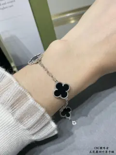 Van Cleef & Arpels five-flowered high-grade black agate four-leaf clover bracelet