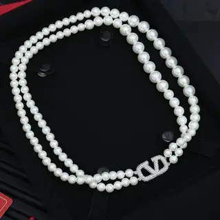 Valentino double-layer pearl necklace with full diamonds and letters