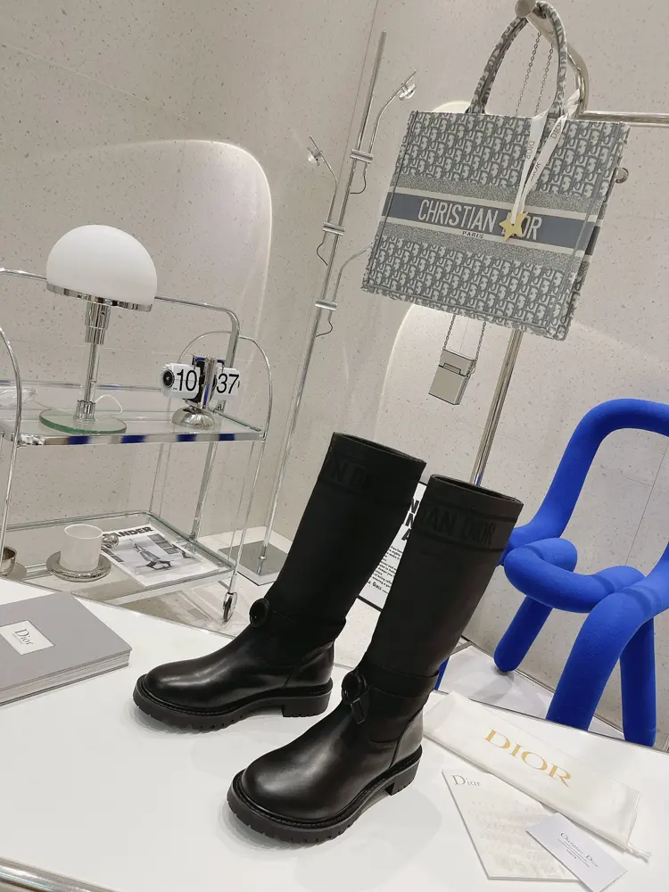 Dior’s new autumn and winter knight boots are both fashionable and trendy. Imported