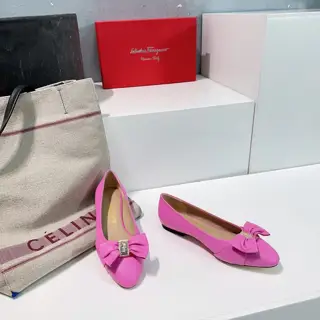 Salvatore Ferragamo new Salvatore Ferragamo bow hardware buckle flat shoes