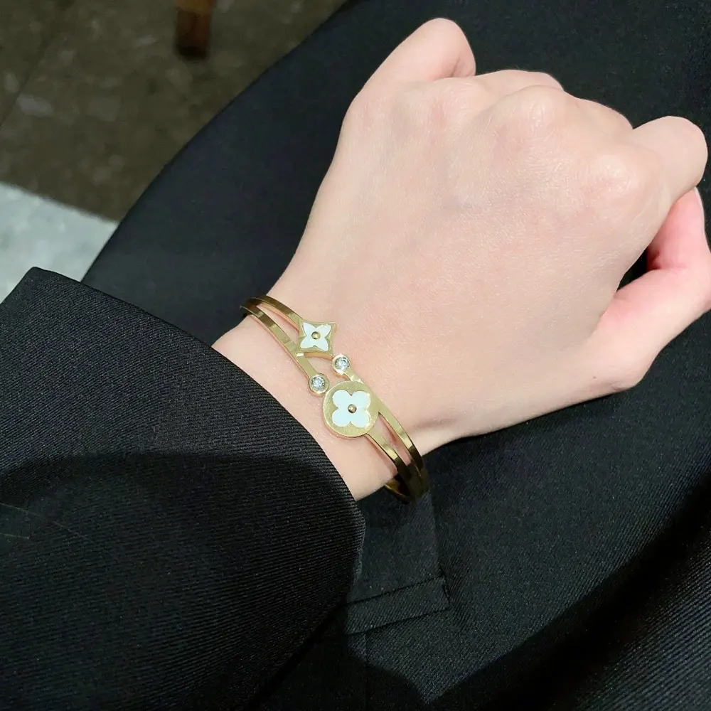 Louis Vuitton Unisex bracelet