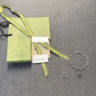 Gucci Double G twist necklace