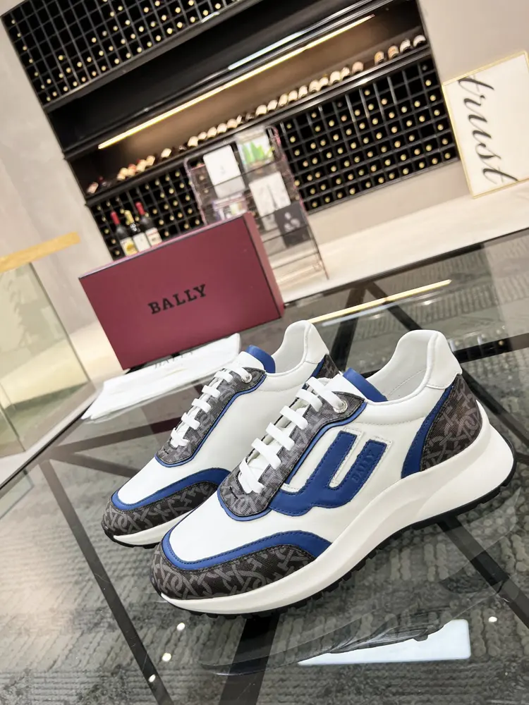 BALLY sports shoes counters are selling original configuration