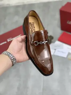 Salvatore Ferragamo’s latest casual business leather shoes for men